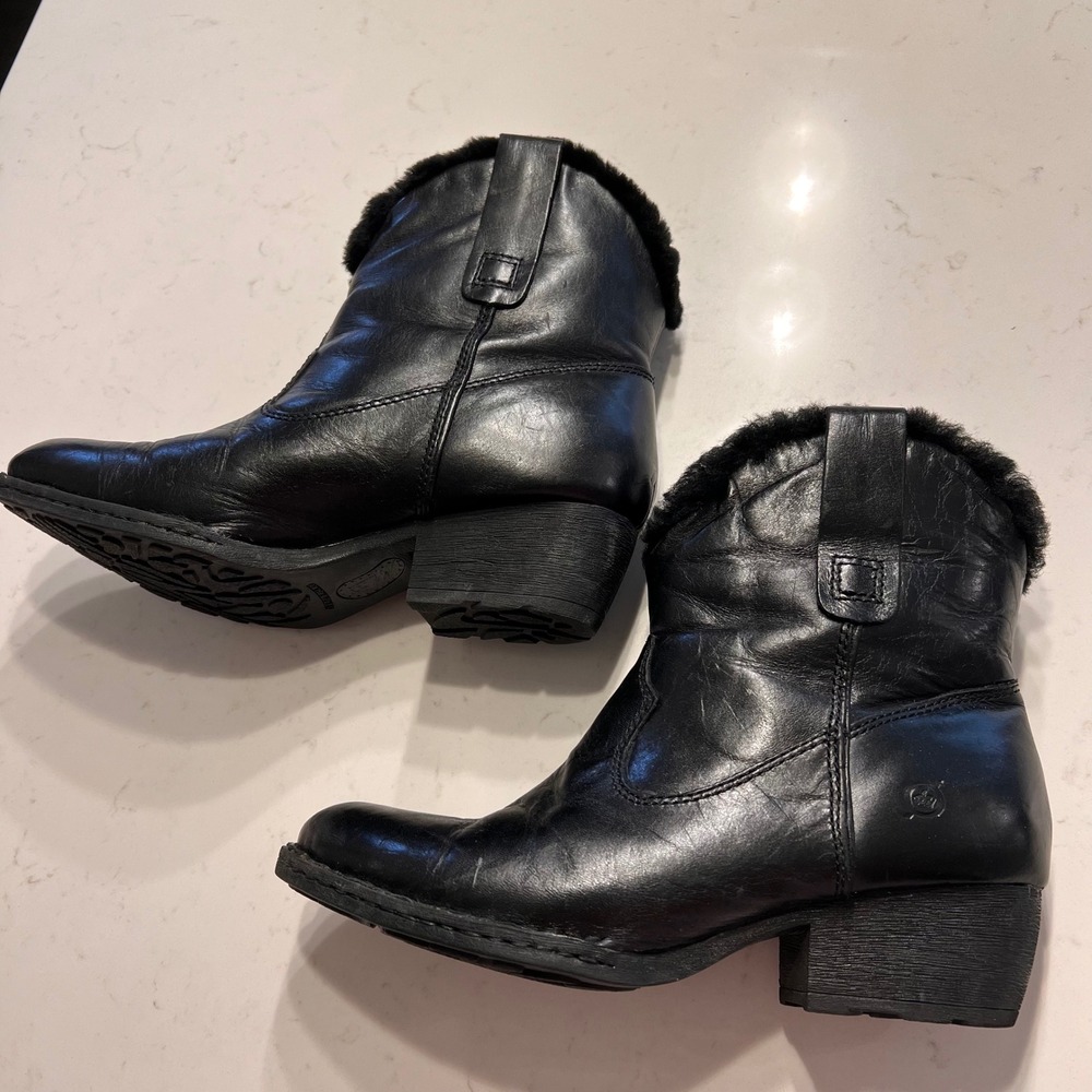 Born Black Leather Faux Fur Lined Western Ankle Boots Size 6.5-7